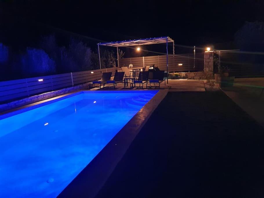 Villa Sheila With Private Pool Roumelí Exterior foto