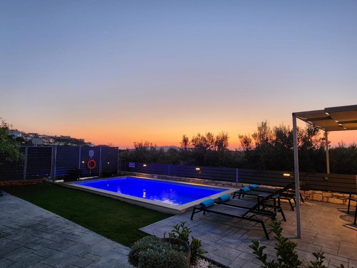 Villa Sheila With Private Pool Roumelí Exterior foto